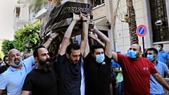 نعش إبراهيم حرب خلال جنازته  