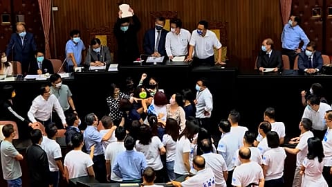 La gestion du Covid-19 à Taïwan à l'origine d'une bagarre à l'assemblée législative 