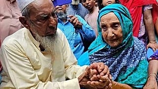 70 yıl ayrı kalan anne ve oğlu birbirine kavuştu