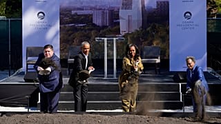 Los Obama ponen la primera piedra de su centro para formar a líderes