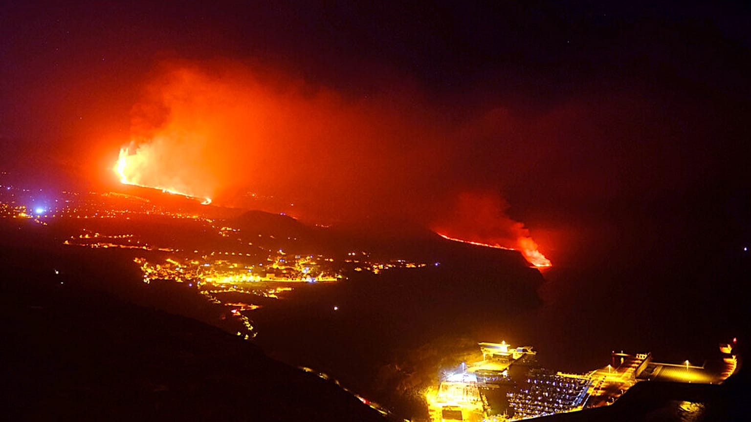 La lave coule vers l'océan sur l'île de La Palma (29 septembre 2021)
