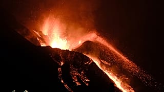 Península criada pelo Cumbre Vieja continua a crescer e ameaça partir-se