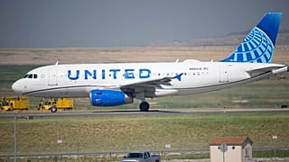 United Airlines Covid-19 aşısı olmayı kabul etmeyen yaklaşık 600 çalışanını işten çıkaracak