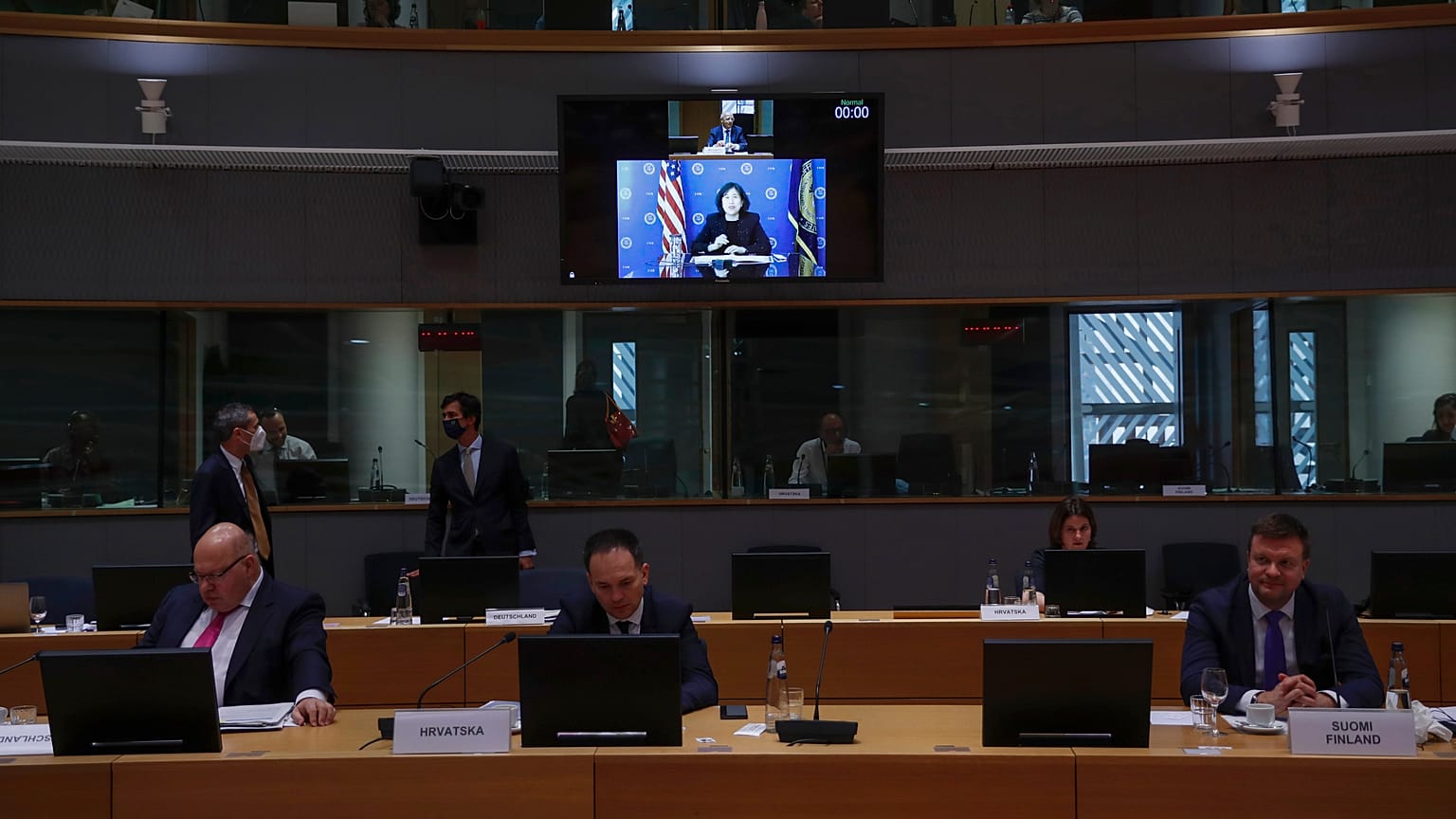 الممثلة التجارية الأمريكية كاثرين تاي، تتحدث خلال اجتماع وزراء التجارة الخارجية الأوروبية في مقر المجلس الأوروبي في بروكسل.