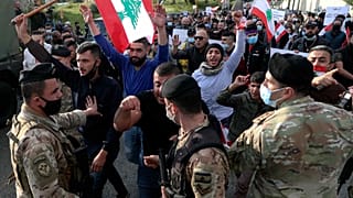 مظاهرات مناهضة للحكومة بالقرب من القصر الرئاسي في بعبدا، شرق بيروت، لبنان، السبت 27  مارس 2021