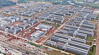 Çin, yurt dışından gelecekler için 5 bin odalı karantina merkezi inşa etti