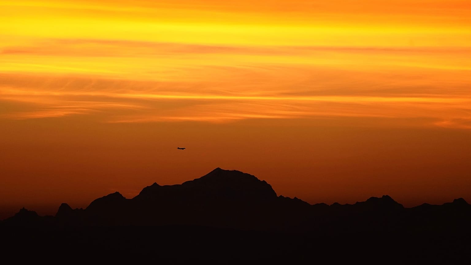 Un avion survolant le mont Blanc France, le 27 septembre 2021