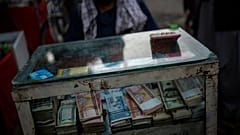 Afganistan'ın başkenti Kabil'de bir döviz bürosu