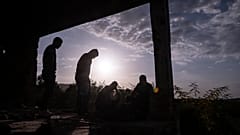 Im griechisch-albanischen Grenzgebiet warten viele Menschen auf ihre Chance, weiterzukommen in Richtung Westeuropa 