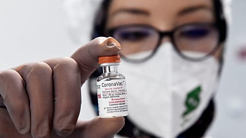 Dose de CoronaVac sortant de l'usine étatique Saïdal à Constantine, Alégrie, 29 septembre 2021