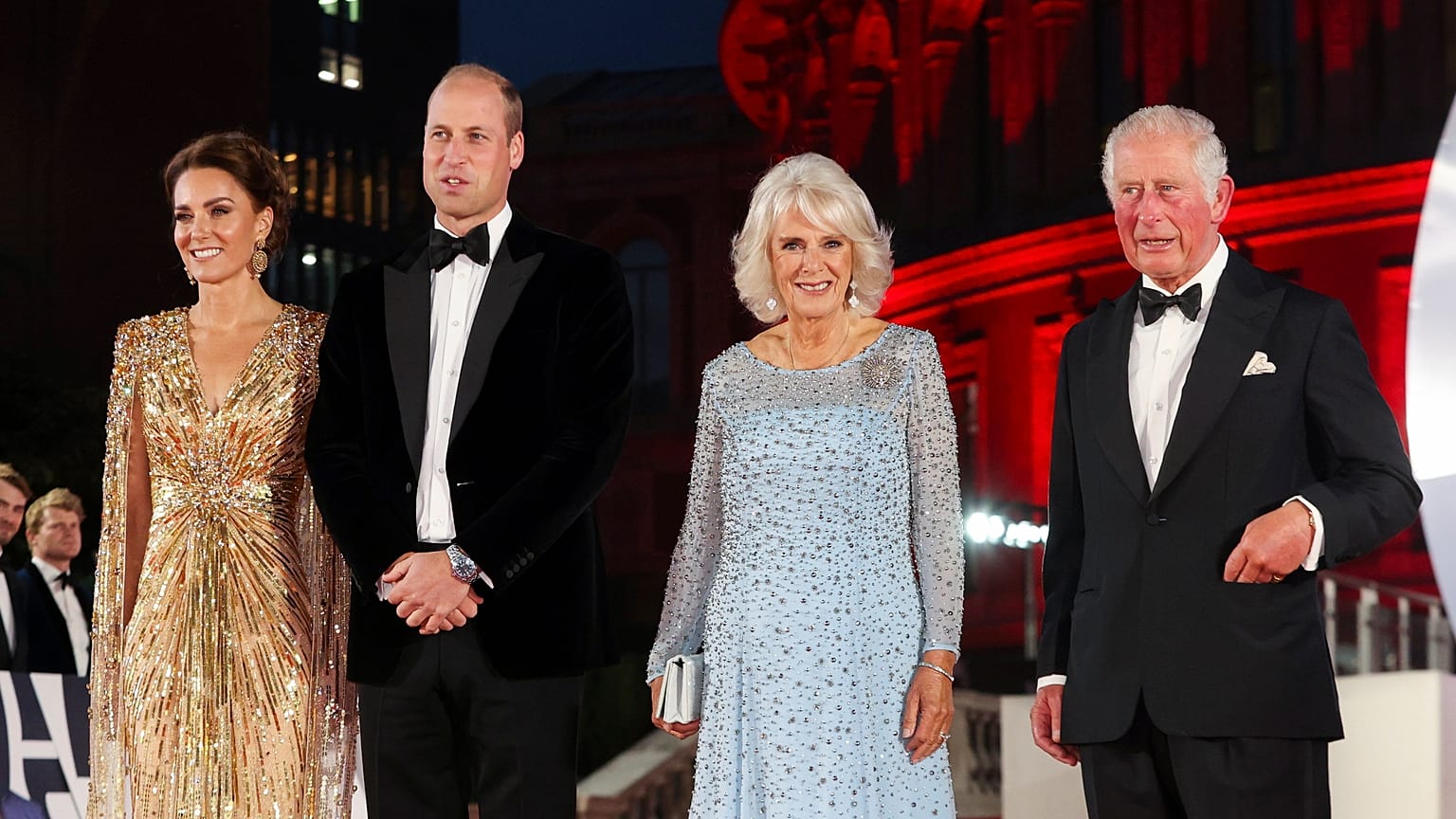 Katalin hercegnő és Vilmos herceg (balra) a Nincs idő meghalni című film világpremierjén a londoni Royal Albert Hallban - képünk illusztráció