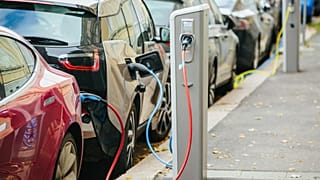 Şarj olan elektrikli araçlar (arşiv)