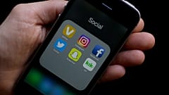 مواقع التواصل الاجتماعي.