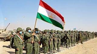 عکس آرشیوی از سربازان تاجیکستان در نزدیکی مرز با افغانستان