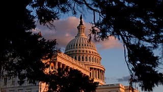 Mégsem maradnak fizetés nélkül az amerikai közalkalmazottak