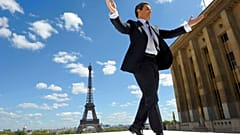 Archives 1 mai 2012, le président français Nicolas Sarkozy accueillant ses supporters sur la place du Trocadéro à Paris. 