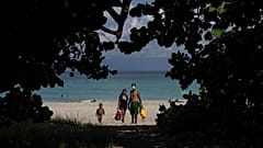 Las autoridades cubanas han empezado a relajar las restricciones por la covid en varias ciudades como La Habana y Varadero.