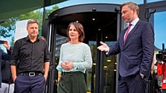 Die Grünen-Vorsitzenden Baerbock und Habeck und FDP-Chef Lindner nach der zweiten Vorsondierungsrunde, 1.10.2021