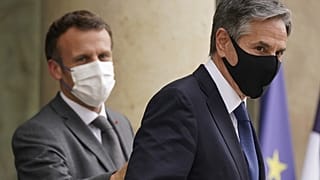 وزير الخارجية الأمريكي أنتوني بلينكين يغادر بعد لقائه بالرئيس الفرنسي إيمانويل ماكرون - قصر الإليزيه في باريس، 25 يونيو 2021