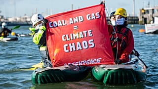 More than 80 Greenpeace Netherlands activists from 12 EU countries are using fossil fuel ads from all over Europe to block the entrance to Shell’s oil refinery.