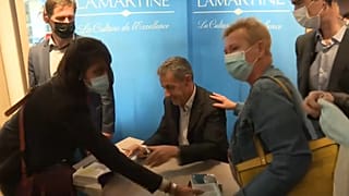 Nicolas Sarkozy bei der Signierstunde in Paris