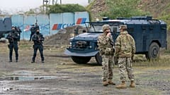 Kfor-Truppen in Jarinje im Nordkosovo