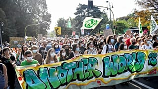 Акция протеста движения "Пятницы ради будущего" в Милане