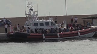 Több százan érkeztek Lampedusára a hétvégén a tengeren át