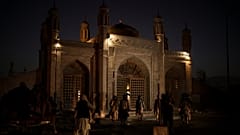 Mesquita de Eidgah após a explosão deste domingo em Cabul