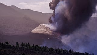Извержение вулкана на острове Пальма