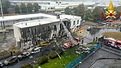 8 Tote in Mailand: Sturzflug in ein Bürogebäude