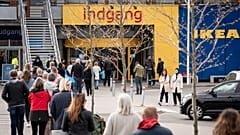 Очередь на вход в магазин IKEA в Дании. Апрель 2020 года.