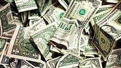 Dollar-Scheine in einer Trinkgeldkasse,21.01.2020