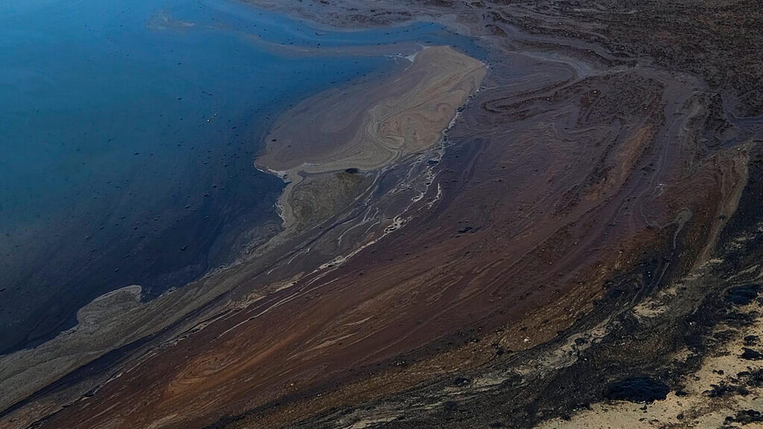 Le sud de la Californie touché par une marée noire