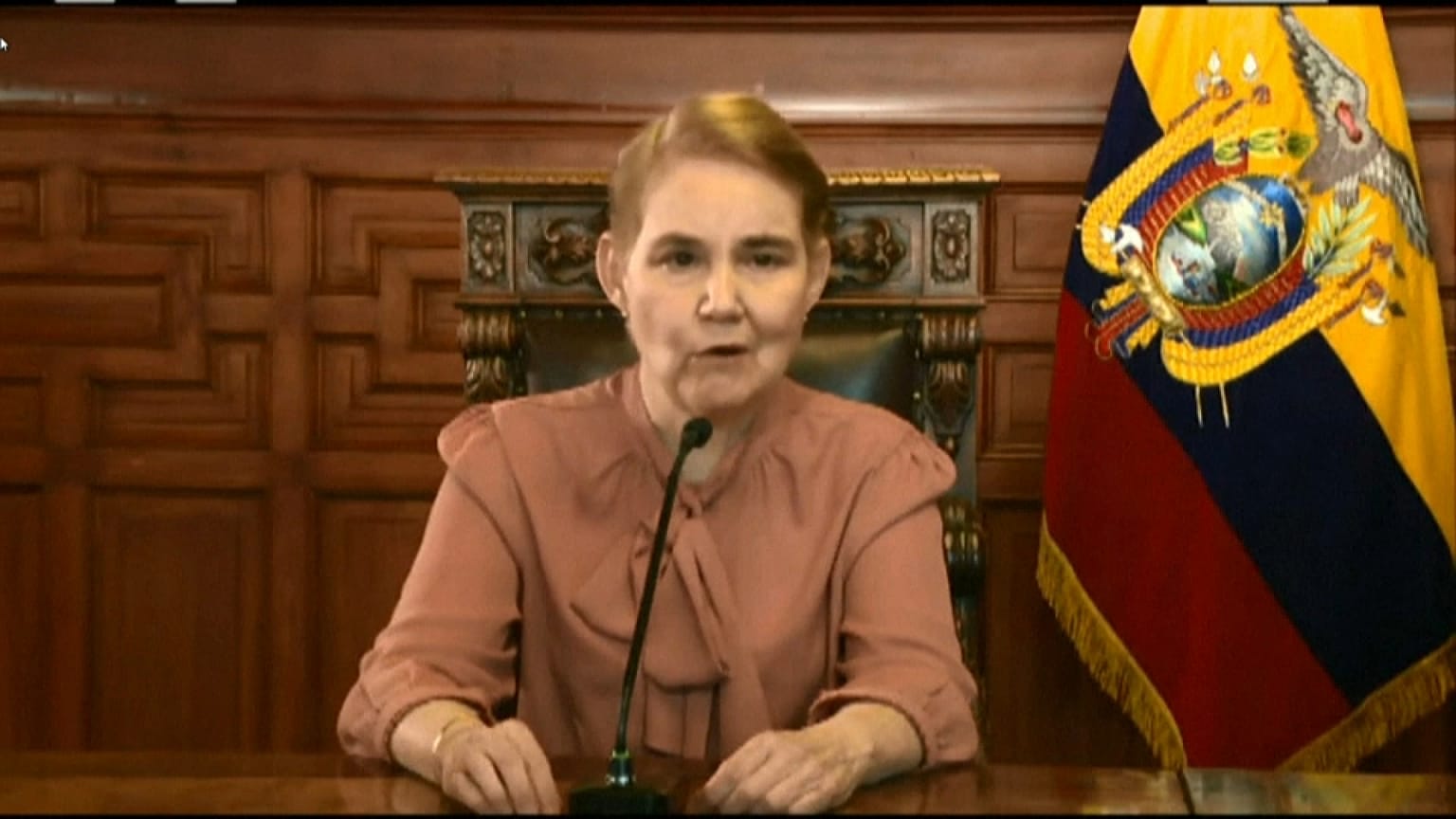La ministra de Gobierno Alexandra Vela dando un anuncio oficial, 3/10/2021, Quito, Ecuador. 