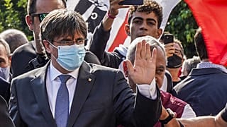 Le leader séparatiste catalan Carles Puigdemont à son arrivée au tribunal de Sassari en Sardaigne (Italie), le 04/10/2021