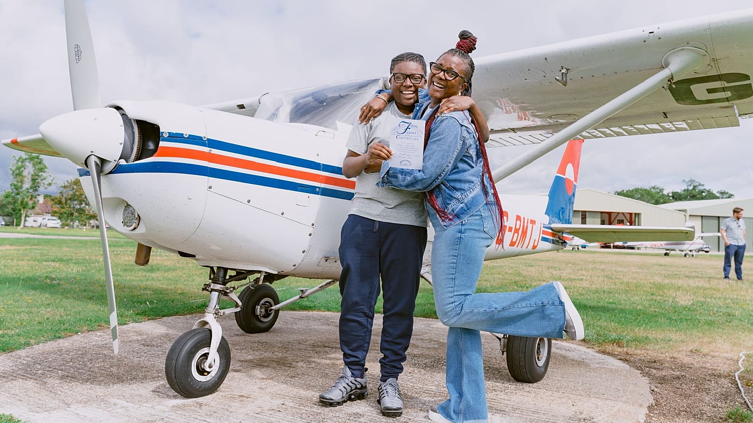 A Fantasy Wings student with his mother after a trial flight