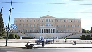 ΑΓΡΟΤΙΚΟ ΑΥΤΟΚΙΝΗΤΟ ΣΤΟ ΜΝΗΜΕΙΟ ΤΟΥ ΑΓΝΩΣΤΟΥ ΣΤΡΑΤΙΩΤΗ