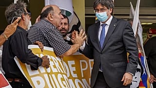 En Sardaigne, la justice suspend le dossier Carles Puigdemont