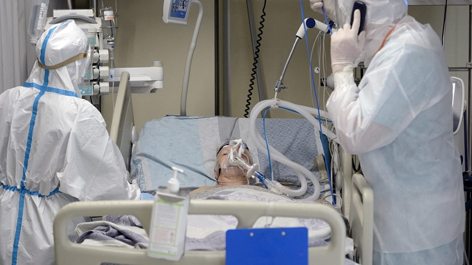 Medical workers wearing a personal protective equipment PPE tend to a patient infected with the Covid-19 at the intensive care unit of the Mariinsky Hospital.