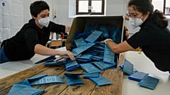 Подсчет голосов на участке в Риме