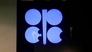 Az egekben az olajárak az OPEC döntése miatt 