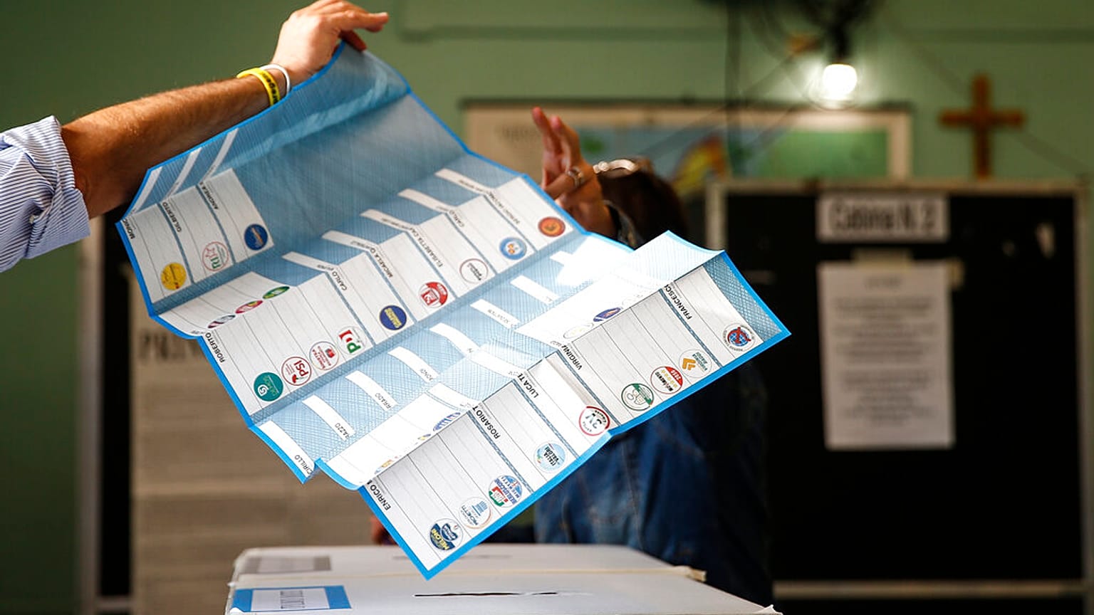 Stimmzettel der Kommunalwahlen in Rom, Italien, 3.10.2021