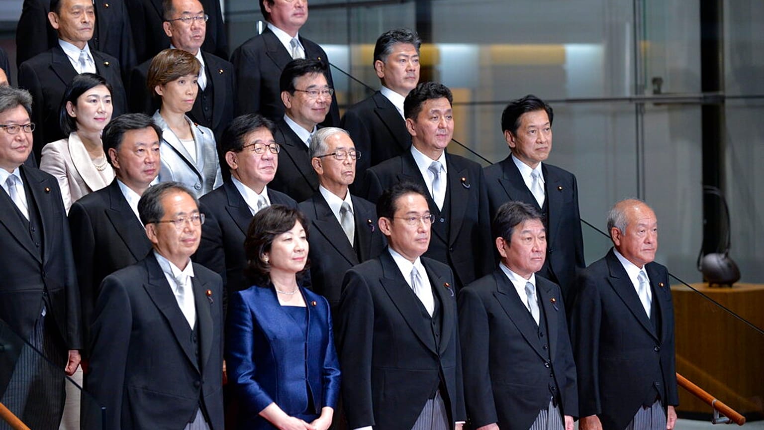 Japonya'nın 100. başbakanı Kişida Fumio kabinesiyle göreve başladı