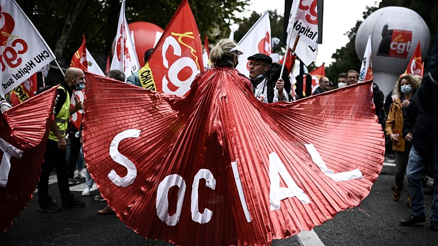 Une manifestante dans le cortège bordelais (5 octobre 2021, Bordeaux, France)