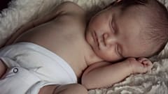Счастливый младенец и не подозревает, как много в нём микропластика