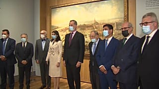 El rey de España, Felipe VI y su esposa, la reina Leticia, en la inauguración de la exposición este lunes 4 de octubre en el Museo del Padro en Madrid, España.