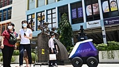 Patrouillenroboter "Xavier" hält die Bewohner:innen von Singapur zur Ordnung an
