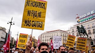 Una protesta de junio 2021 contra el nuevo sistema de facturación de la electricidad en la plaza Sol de Madrid, España.