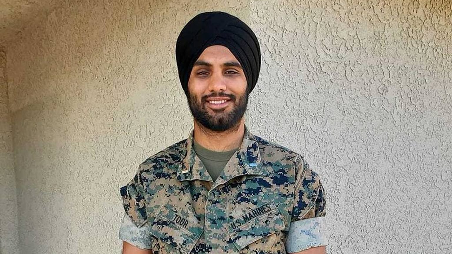 ABD Donanması'nda görevli, Sih inancına sahip teğmen Sukhbir Toor 